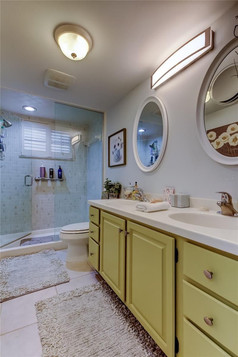 5200 Brittany Drive S, Unit 204, Saint Petersburg, FL 33715 Photo