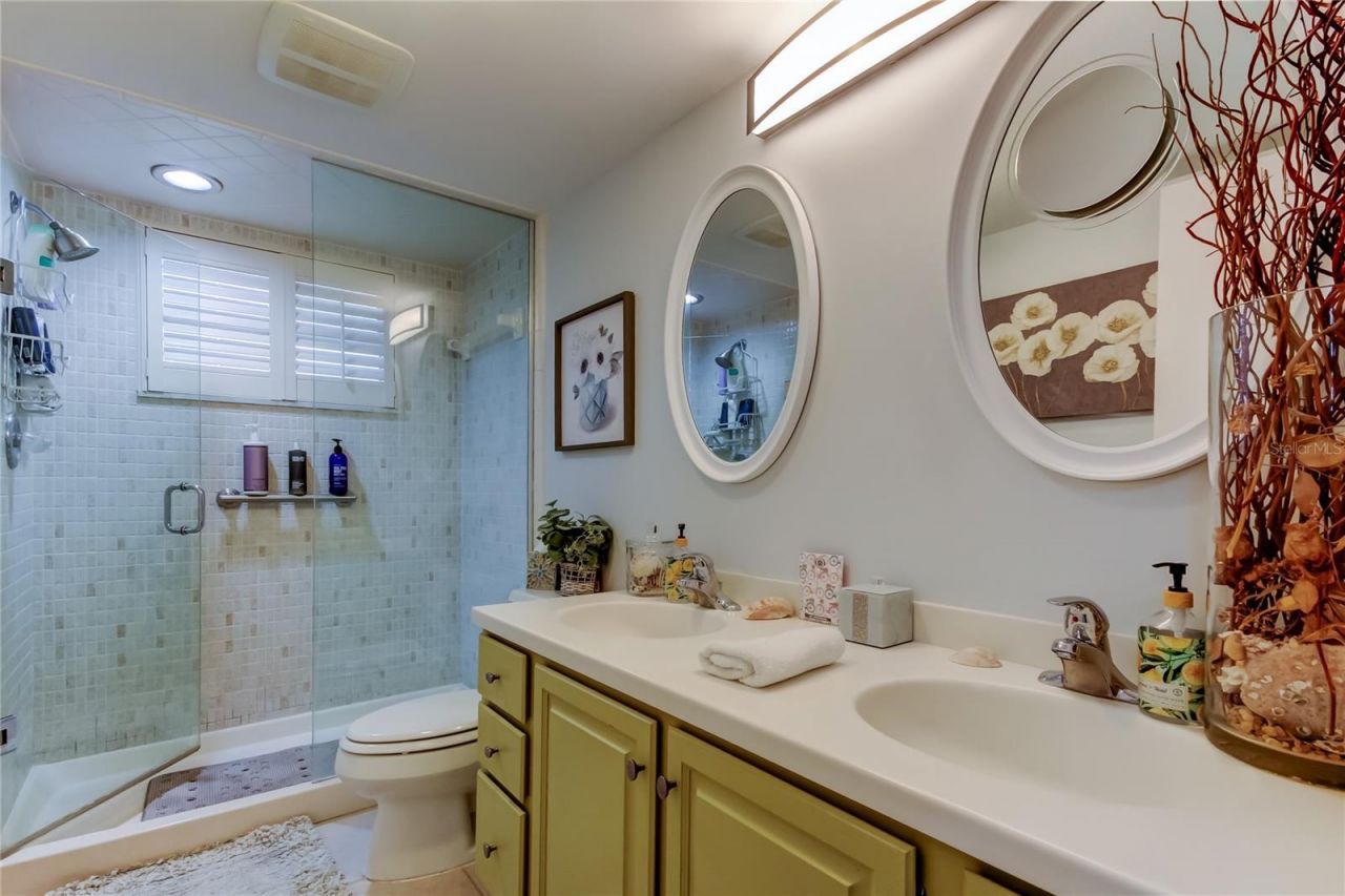 5200 Brittany Drive S, Unit 204, Saint Petersburg, FL 33715 Photo