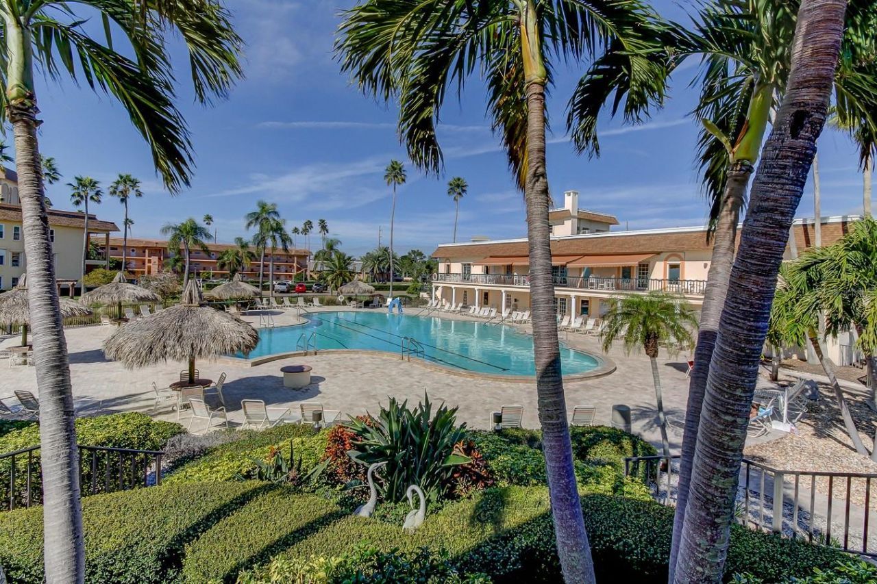 5200 Brittany Drive S, Unit 204, Saint Petersburg, FL 33715 Photo