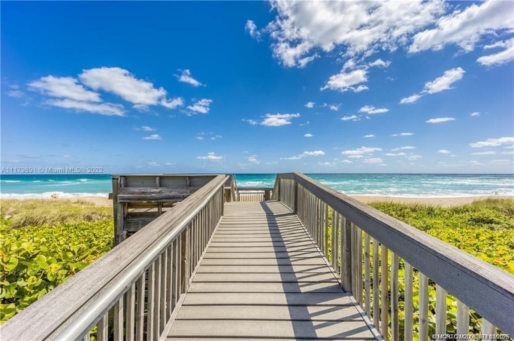 316 NE Edgewater Drive, Hutchinson Island, FL 34996 Photo