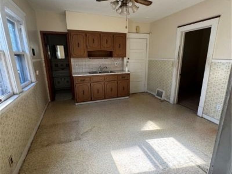 3660 E 76th Street, Unit Down, Cleveland, OH 44105 Photo 10