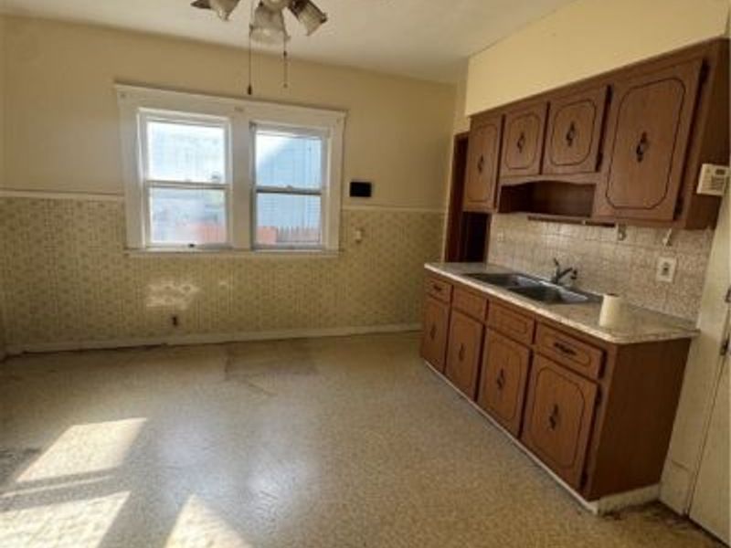 3660 E 76th Street, Unit Down, Cleveland, OH 44105 Photo 11