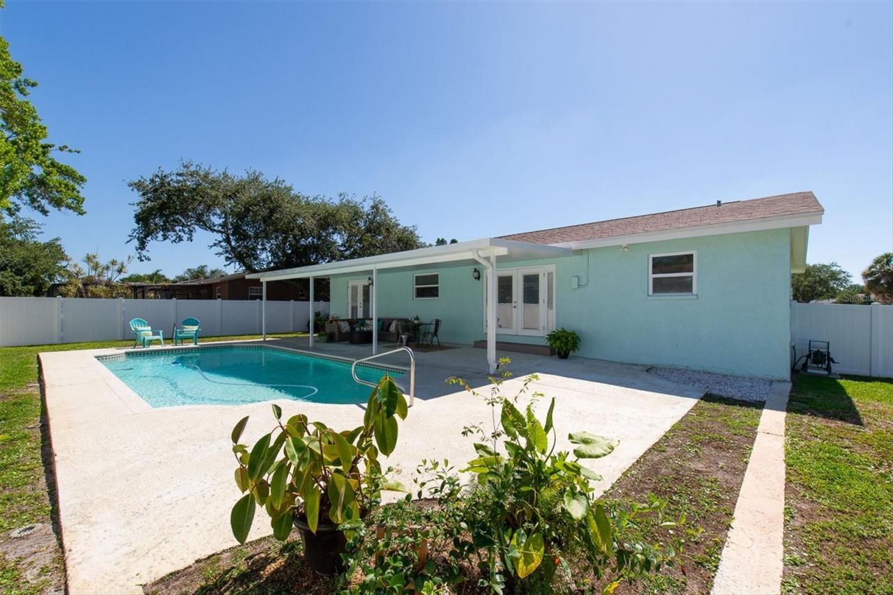 6035 19th Street Ne, Saint Petersburg, FL 33703 Photo