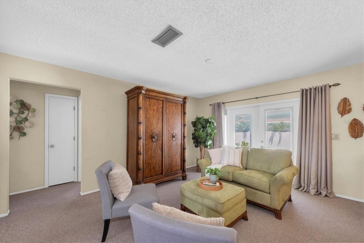 6035 19th Street Ne, Saint Petersburg, FL 33703 Photo