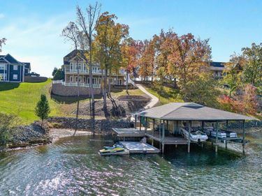 803 Compass Cove Circle, Moneta, VA 24121
