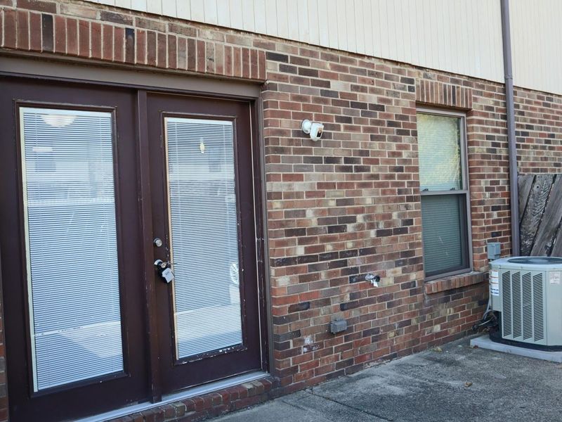 1590 Jacqueline Court, Columbus, OH 43232 Photo 2