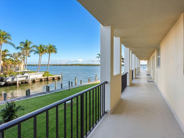 105 Paradise Harbour Boulevard, Unit 206, North Palm Beach, FL 33408