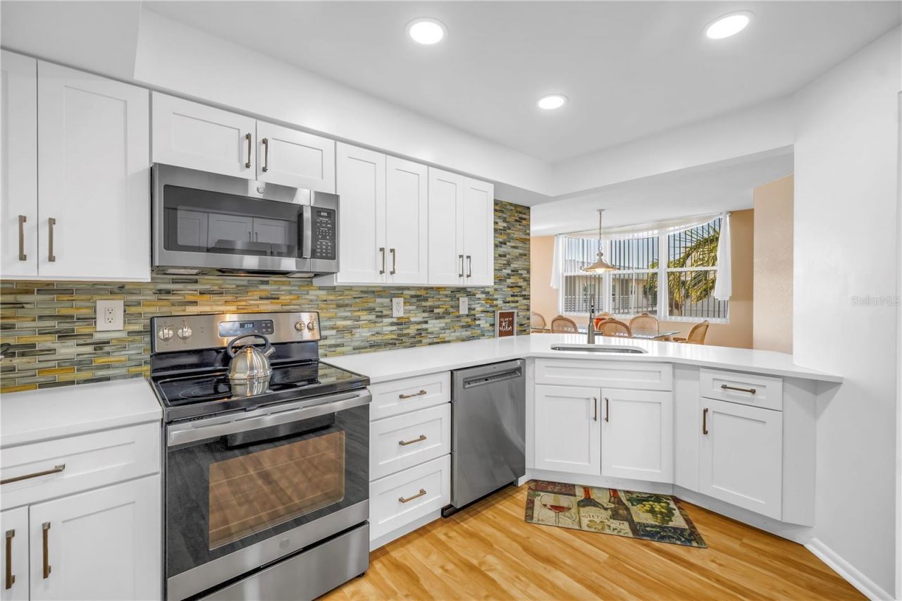 6021 Bahia Del Mar Circle, Unit 540, Saint Petersburg, FL 33715 Photo