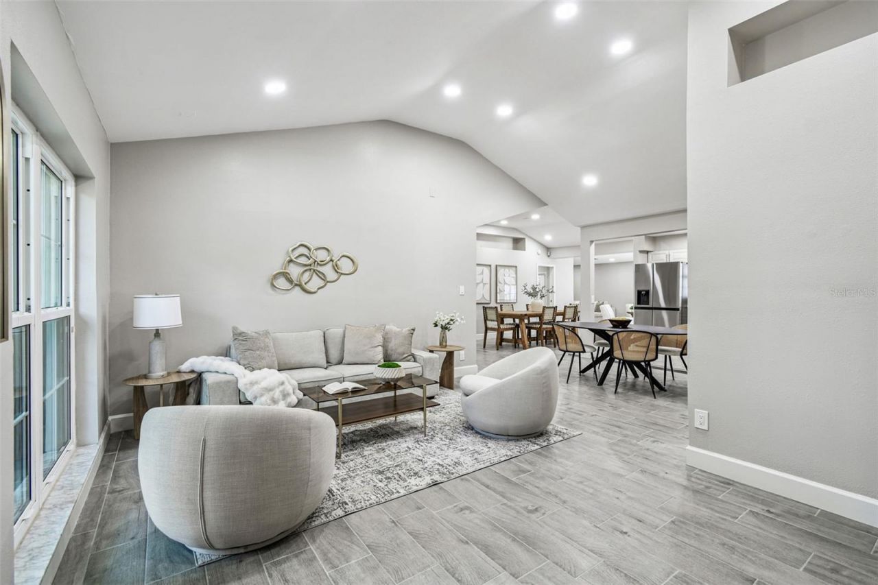 2 S Treasure Drive, Tampa, FL 33609 Photo