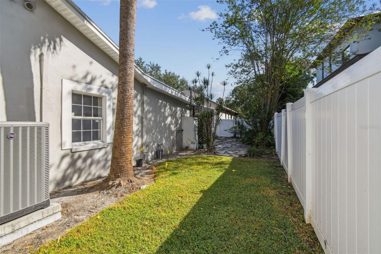 2 S Treasure Drive, Tampa, FL 33609 Photo