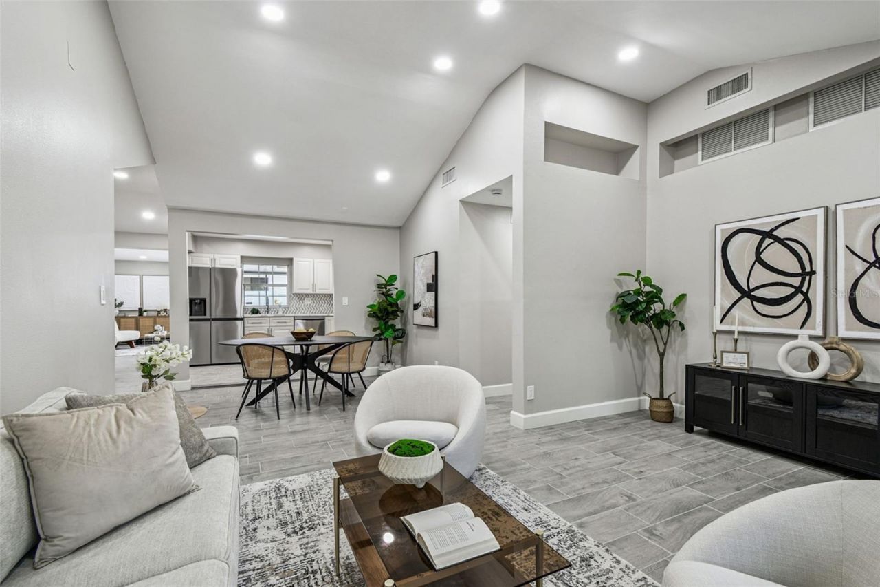 2 S Treasure Drive, Tampa, FL 33609 Photo