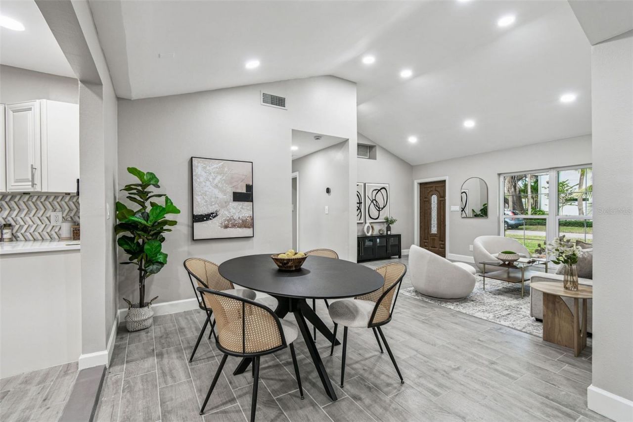 2 S Treasure Drive, Tampa, FL 33609 Photo