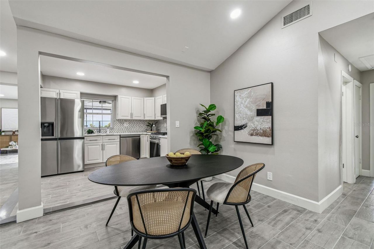 2 S Treasure Drive, Tampa, FL 33609 Photo
