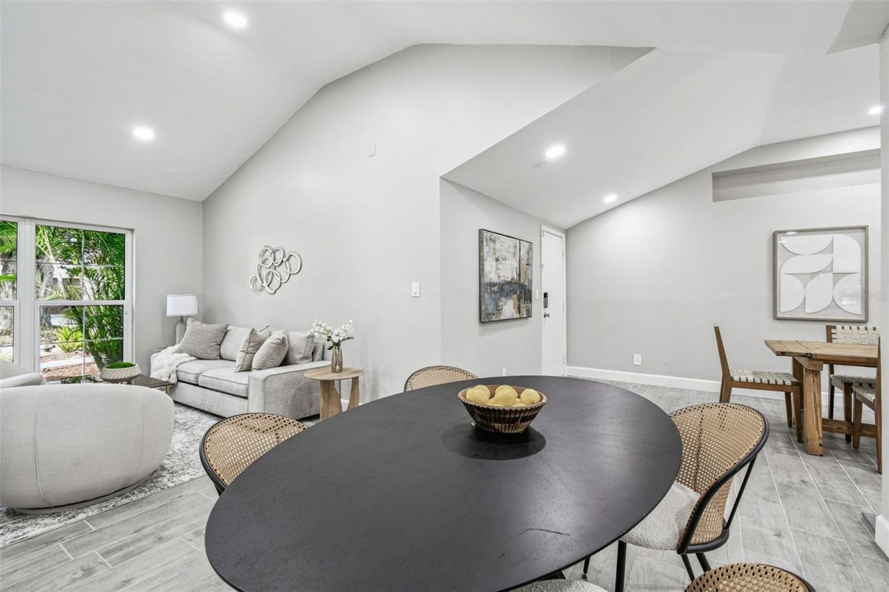 2 S Treasure Drive, Tampa, FL 33609 Photo
