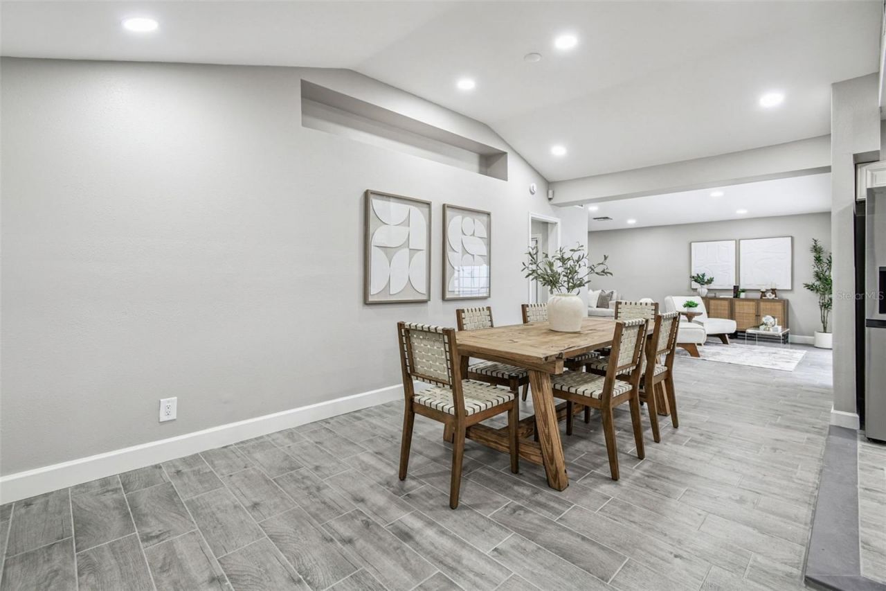 2 S Treasure Drive, Tampa, FL 33609 Photo