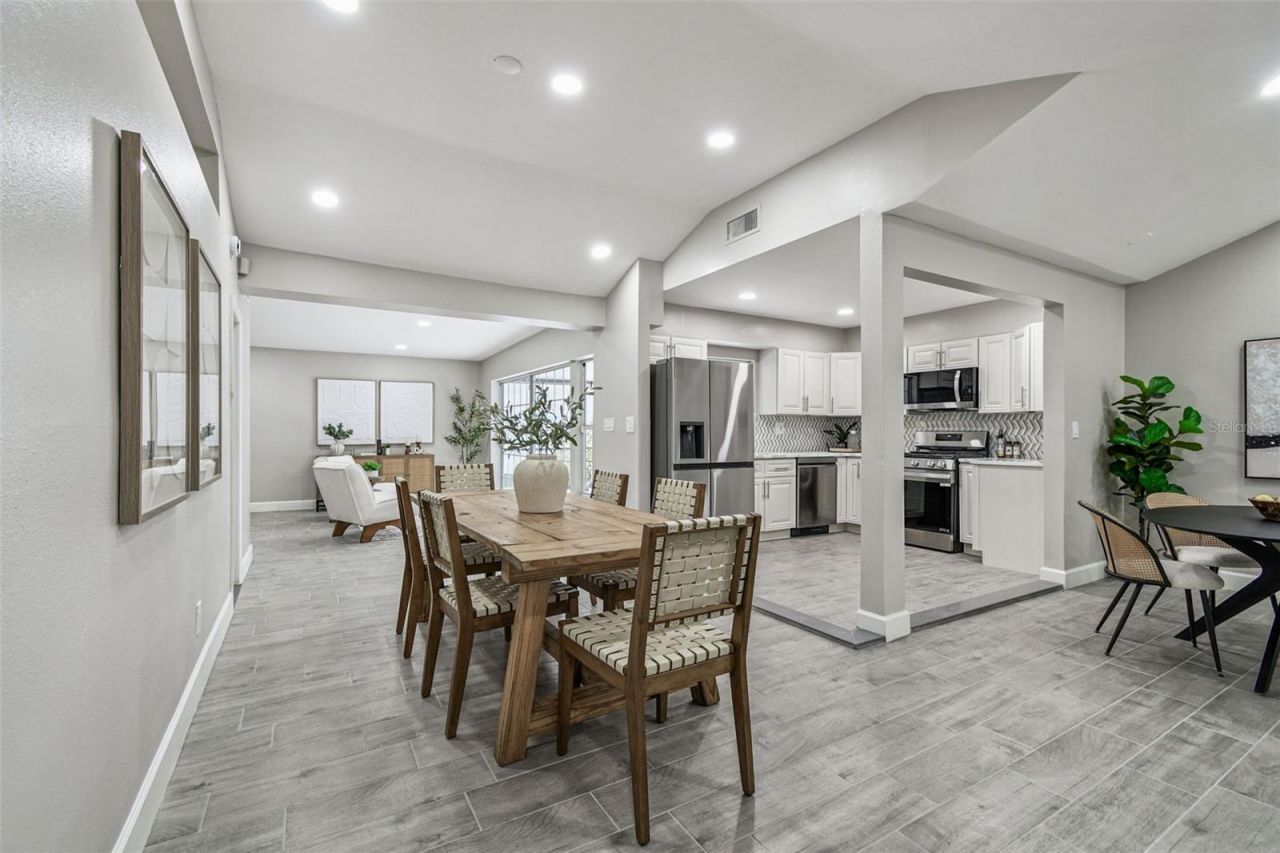 2 S Treasure Drive, Tampa, FL 33609 Photo