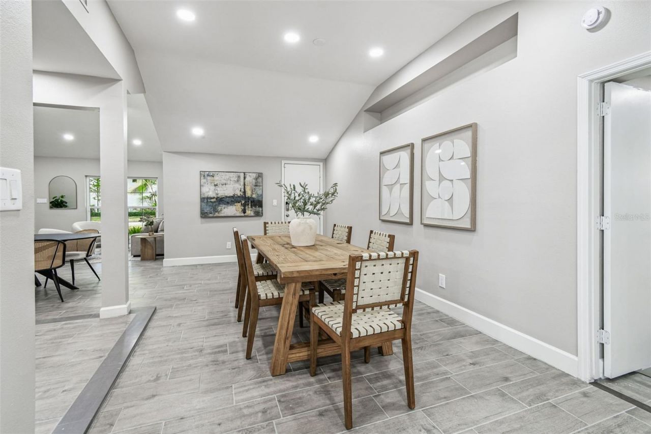 2 S Treasure Drive, Tampa, FL 33609 Photo