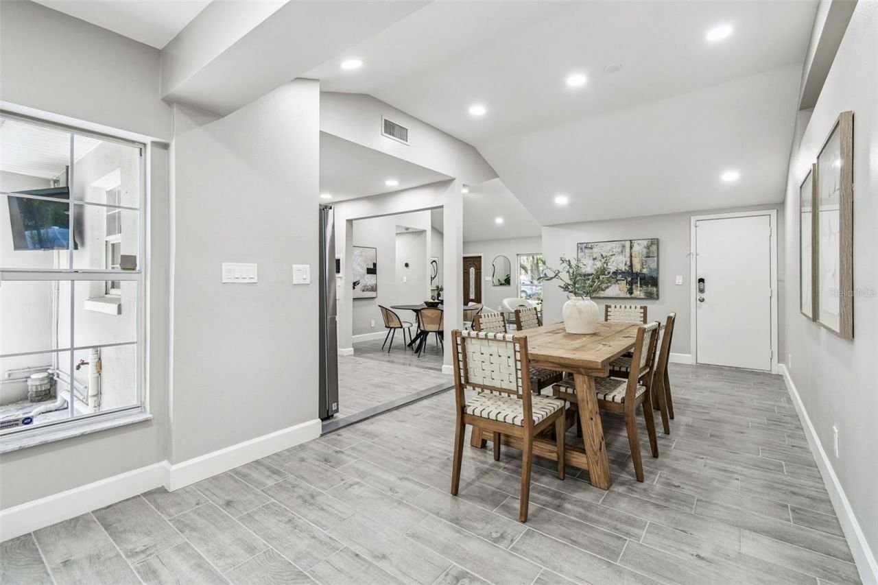 2 S Treasure Drive, Tampa, FL 33609 Photo