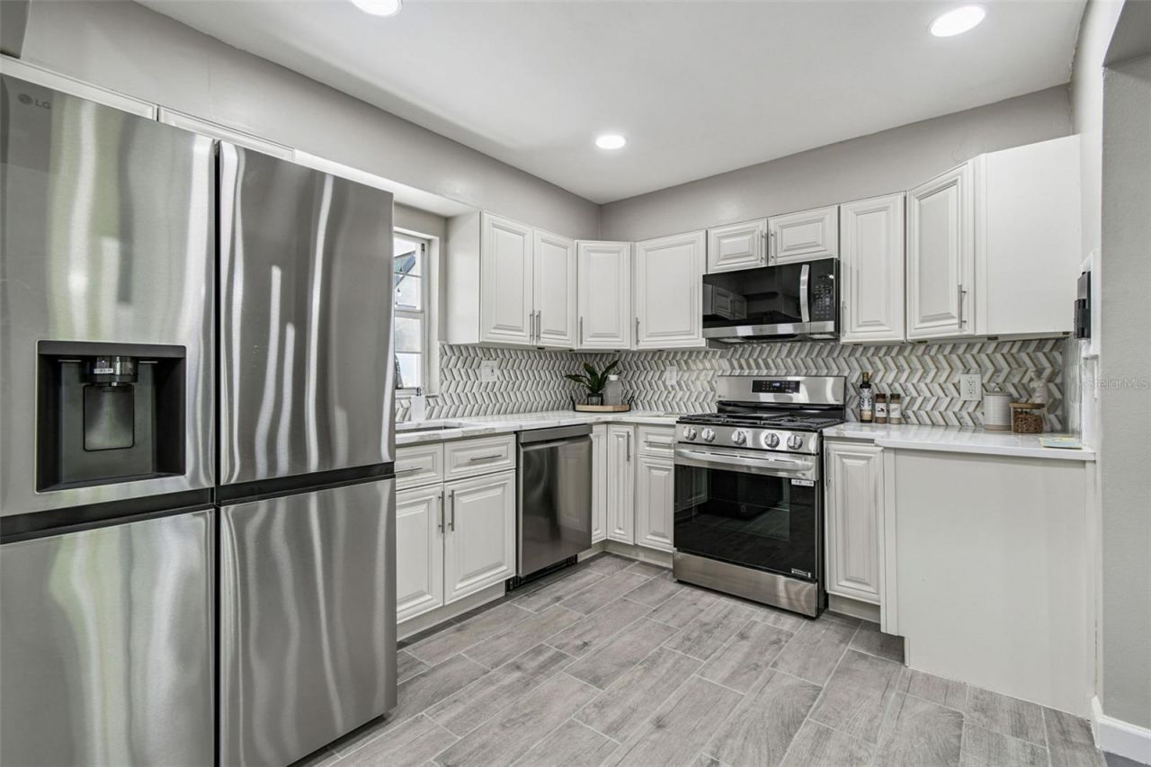 2 S Treasure Drive, Tampa, FL 33609 Photo