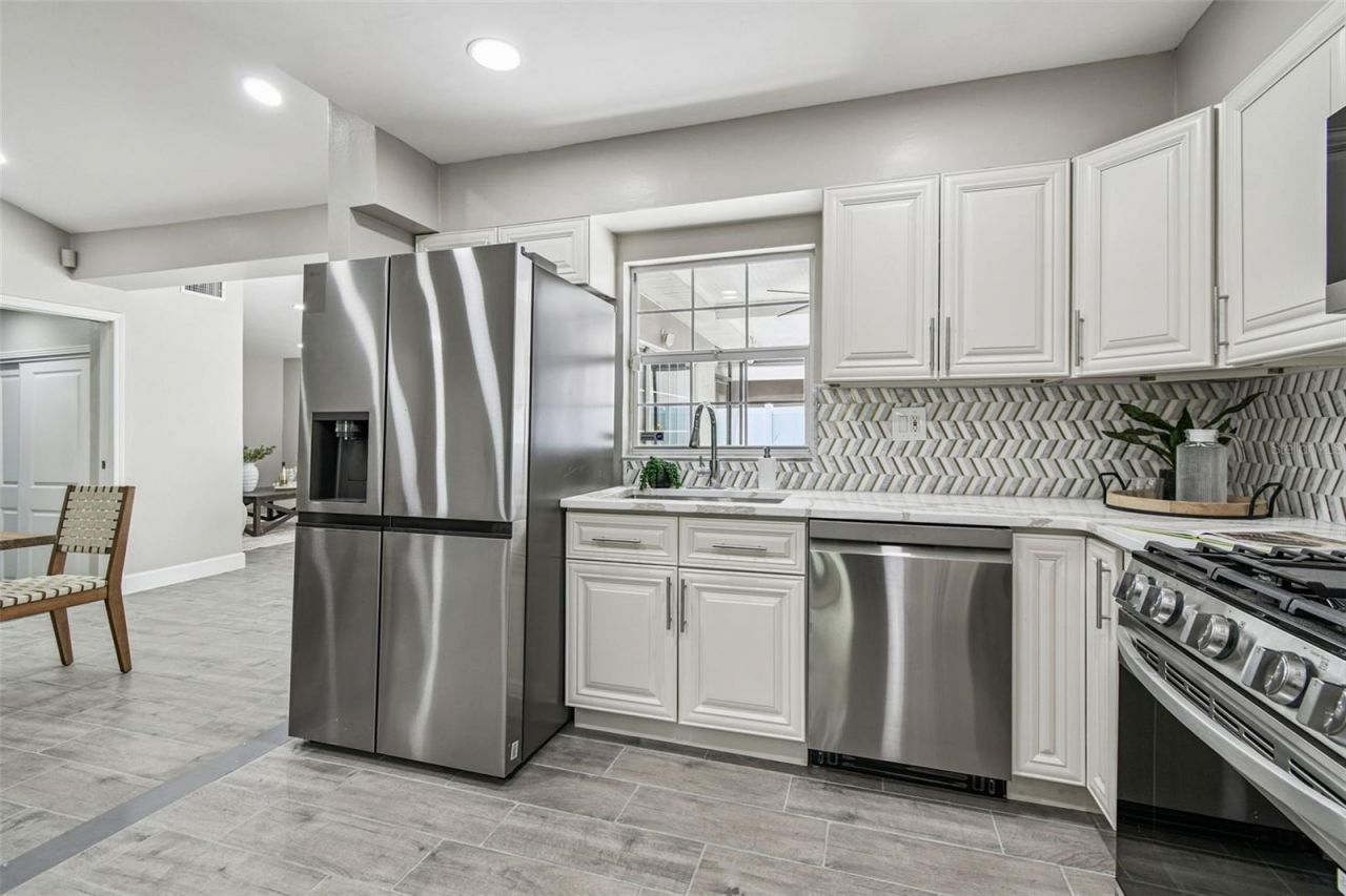 2 S Treasure Drive, Tampa, FL 33609 Photo