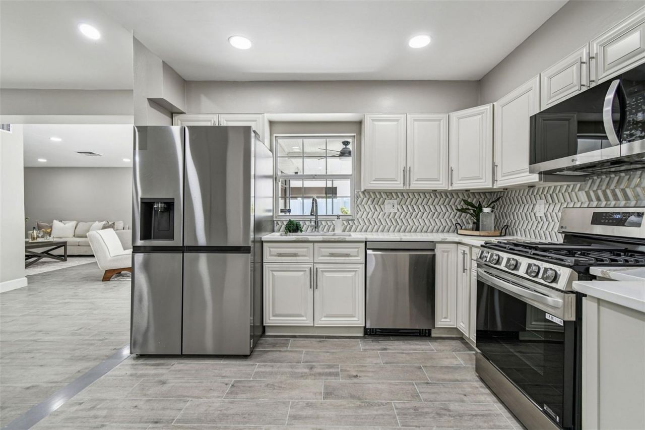 2 S Treasure Drive, Tampa, FL 33609 Photo