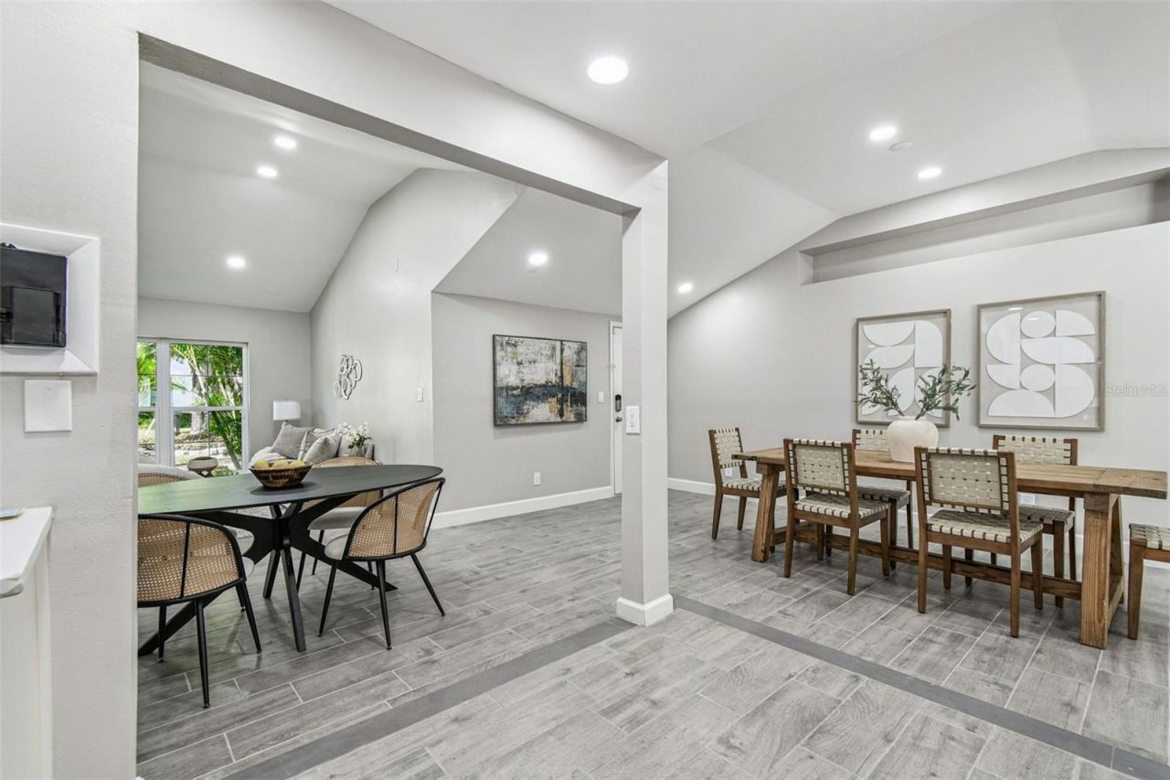 2 S Treasure Drive, Tampa, FL 33609 Photo