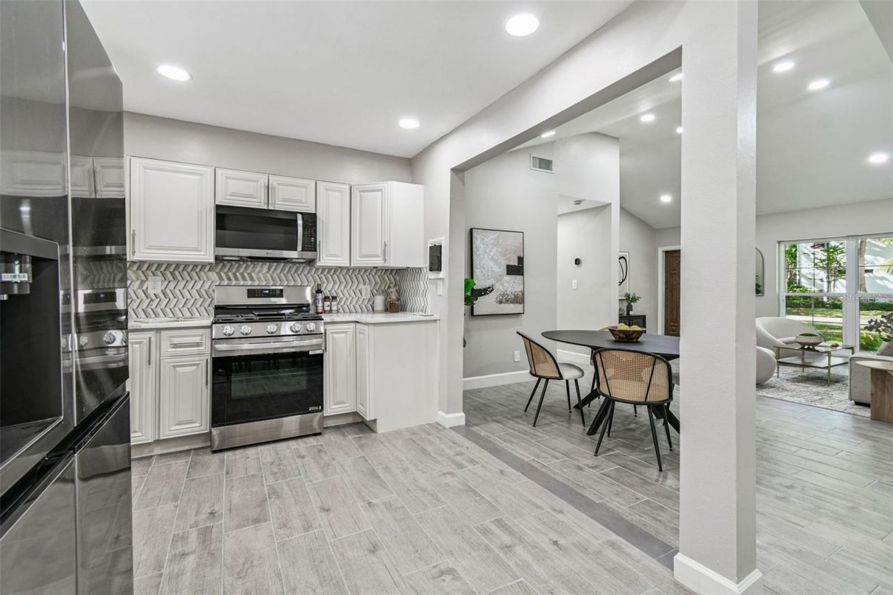 2 S Treasure Drive, Tampa, FL 33609 Photo