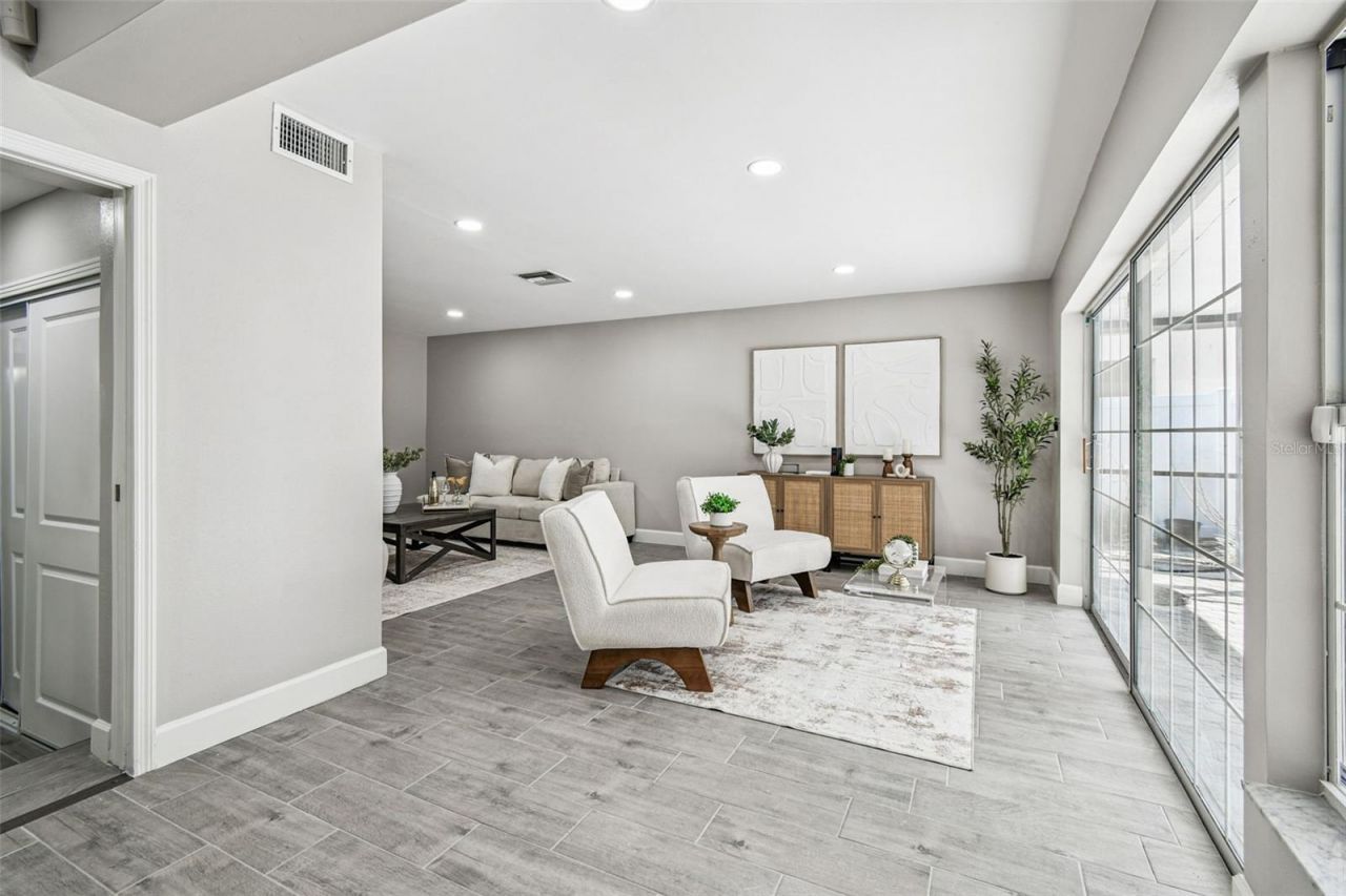 2 S Treasure Drive, Tampa, FL 33609 Photo
