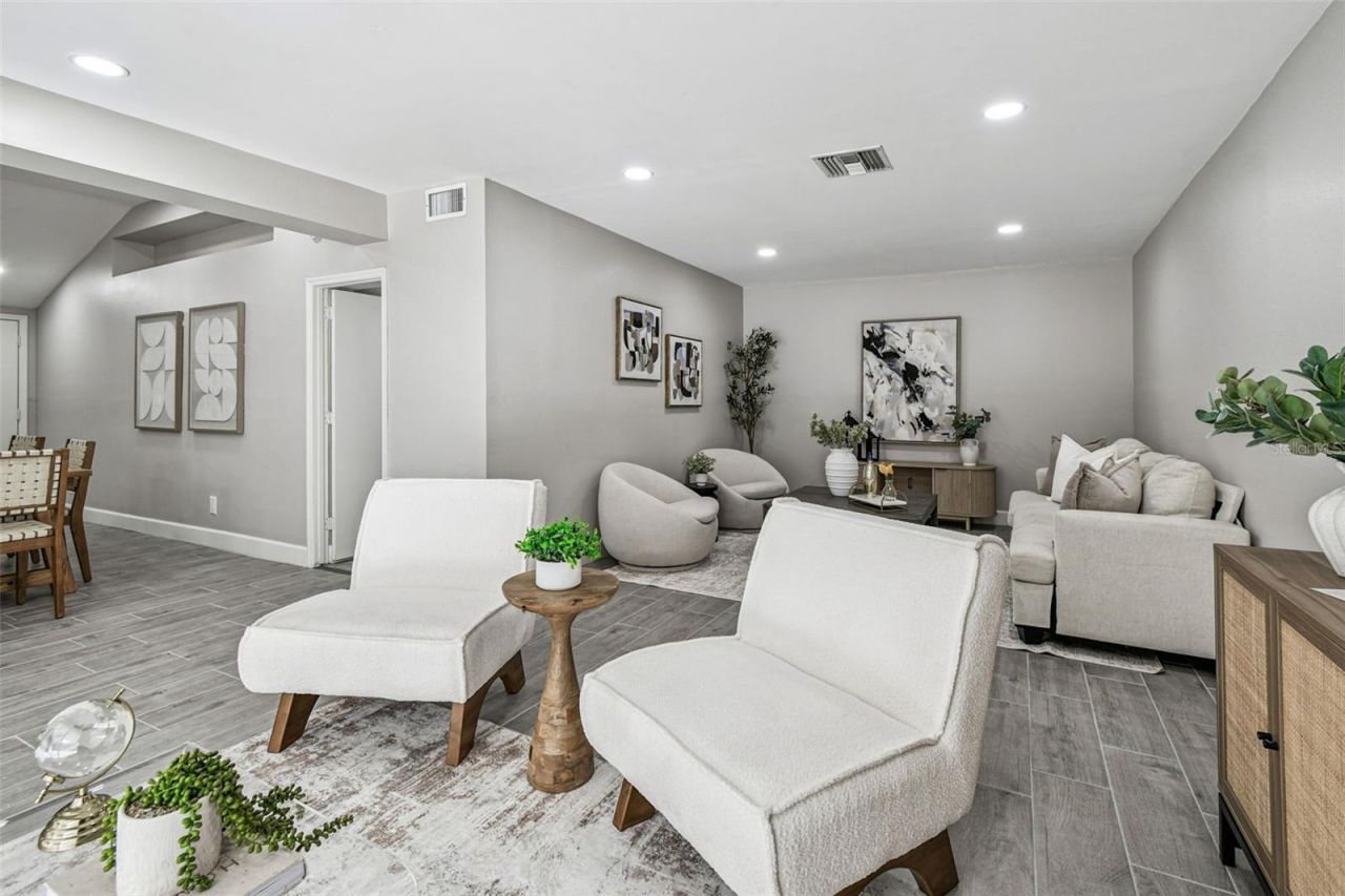 2 S Treasure Drive, Tampa, FL 33609 Photo