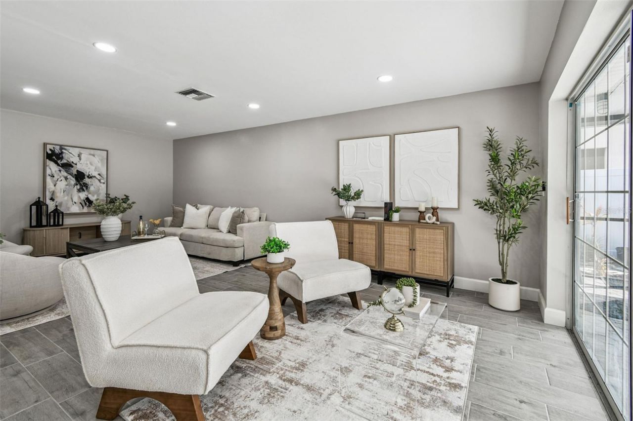 2 S Treasure Drive, Tampa, FL 33609 Photo