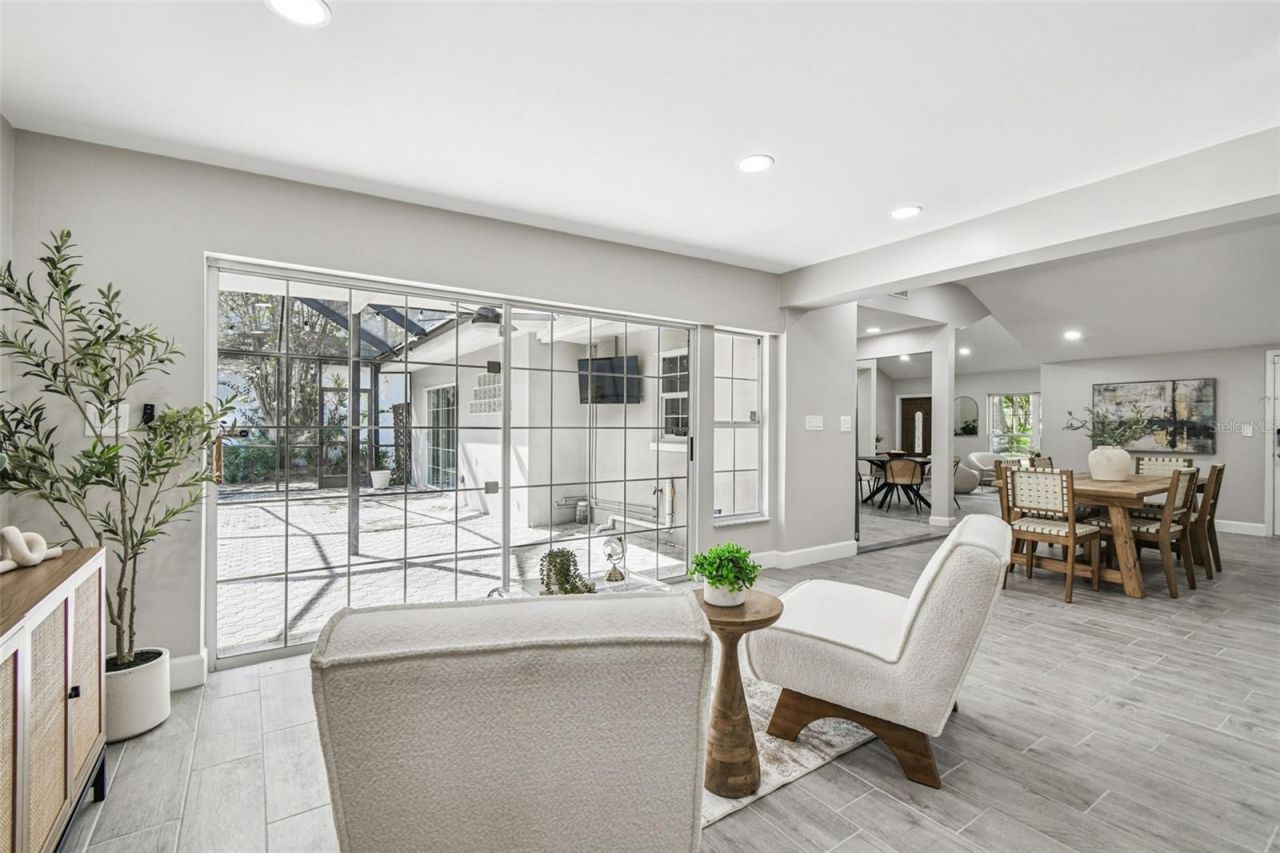 2 S Treasure Drive, Tampa, FL 33609 Photo