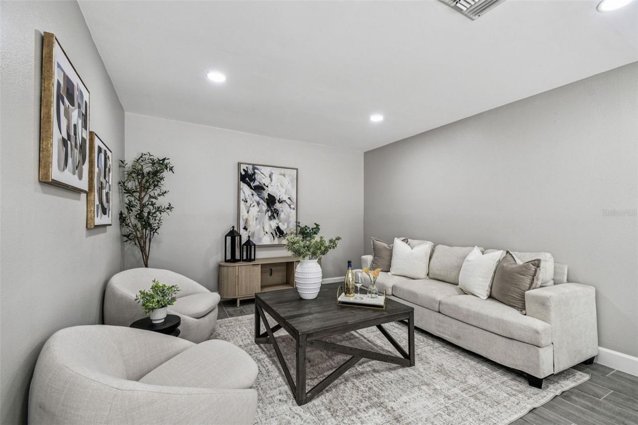 2 S Treasure Drive, Tampa, FL 33609 Photo
