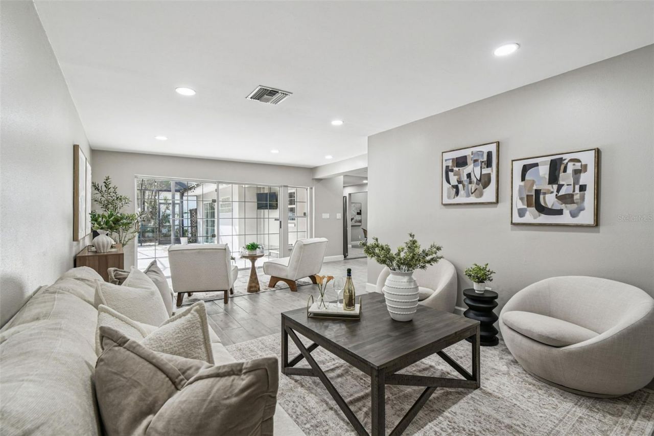 2 S Treasure Drive, Tampa, FL 33609 Photo
