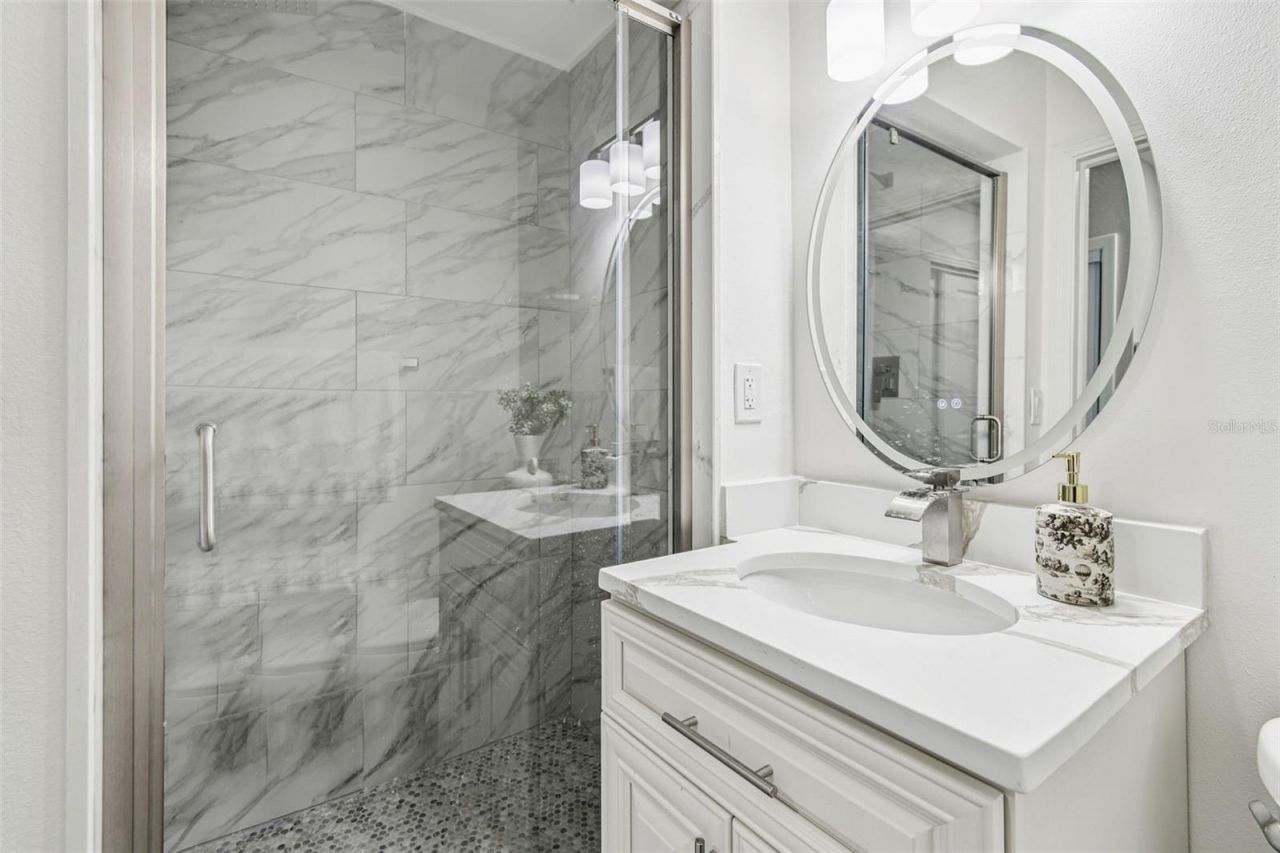 2 S Treasure Drive, Tampa, FL 33609 Photo