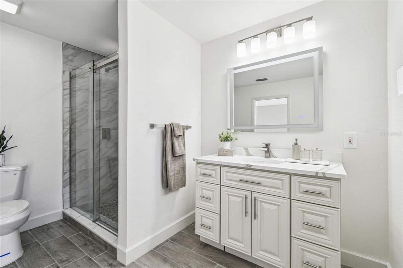 2 S Treasure Drive, Tampa, FL 33609 Photo