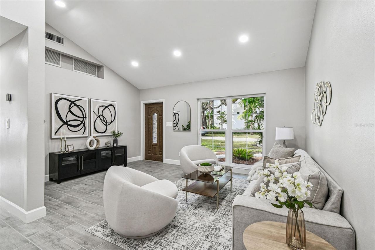 2 S Treasure Drive, Tampa, FL 33609 Photo