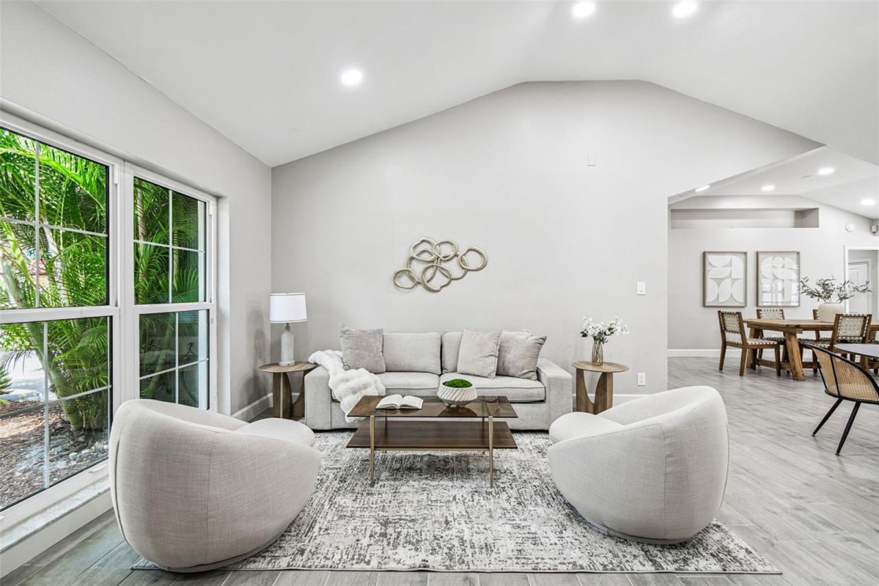 2 S Treasure Drive, Tampa, FL 33609 Photo