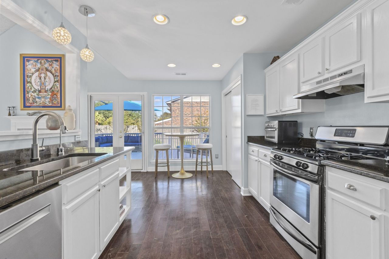 1504 Old Village Drive Photo 17