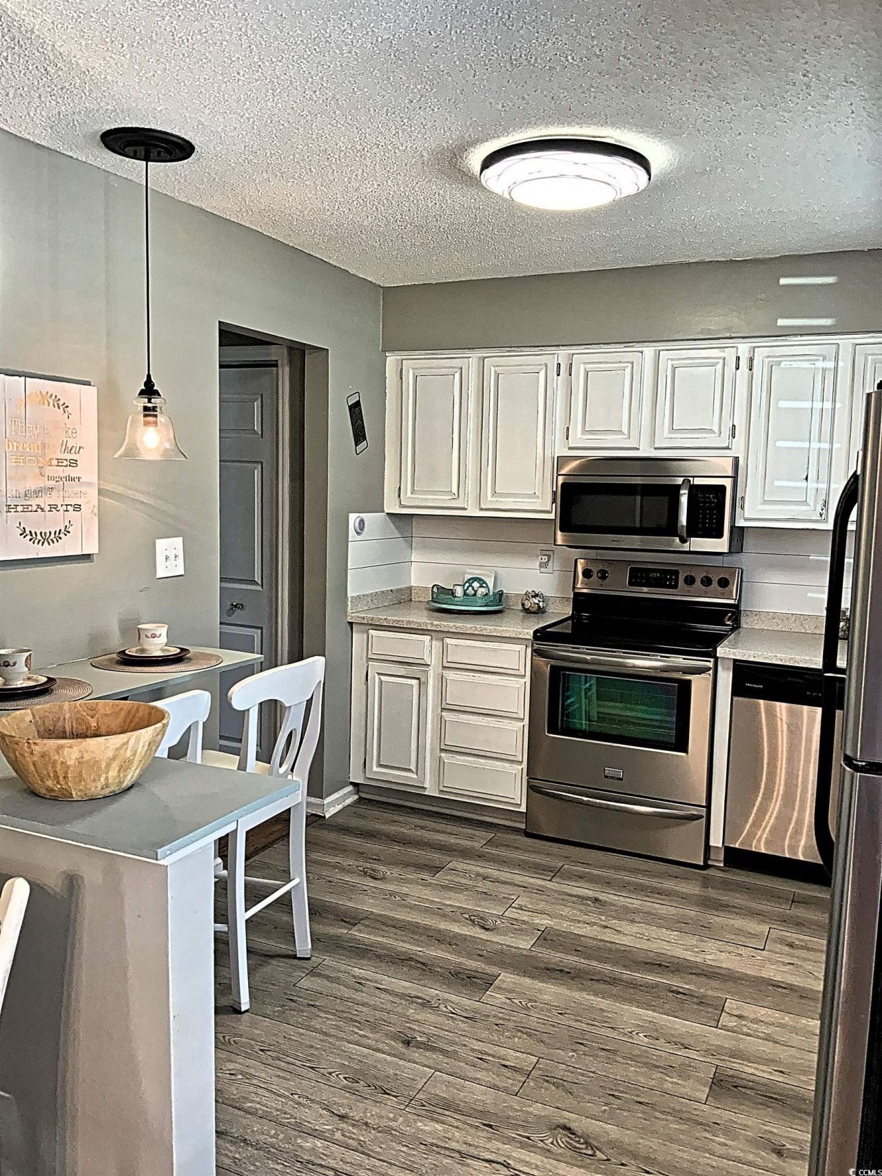 634 Cypress Ln. Photo 10