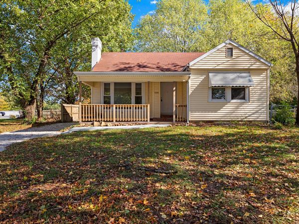 1909 E Cherry St Court, Springfield, MO 65802