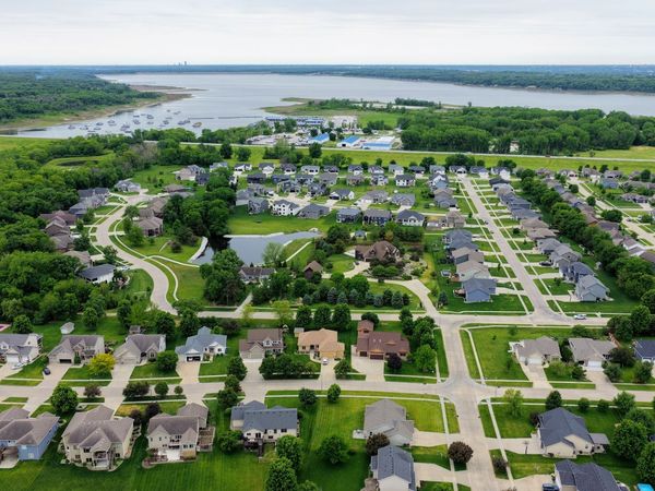 800 Lake View Avenue, Polk City, IA 50226