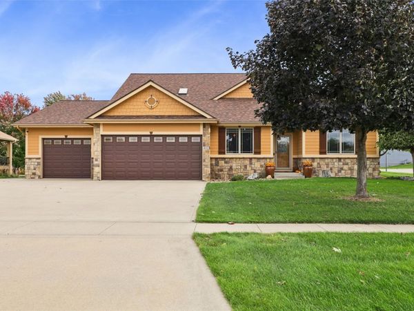 800 Lake View Avenue, Polk City, IA 50226