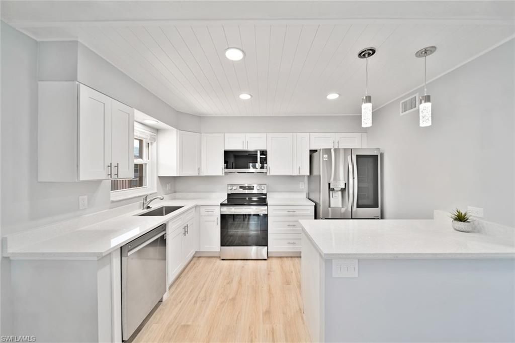 16881 Davis Rd, Unit 721, Fort Myers, FL 33908 Photo
