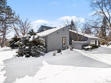 2501 Doleman Drive, West Bloomfield Twp, MI 48324