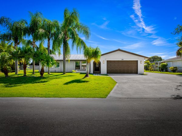 388 SE Tranquilla Avenue, Port Saint Lucie, FL 34983
