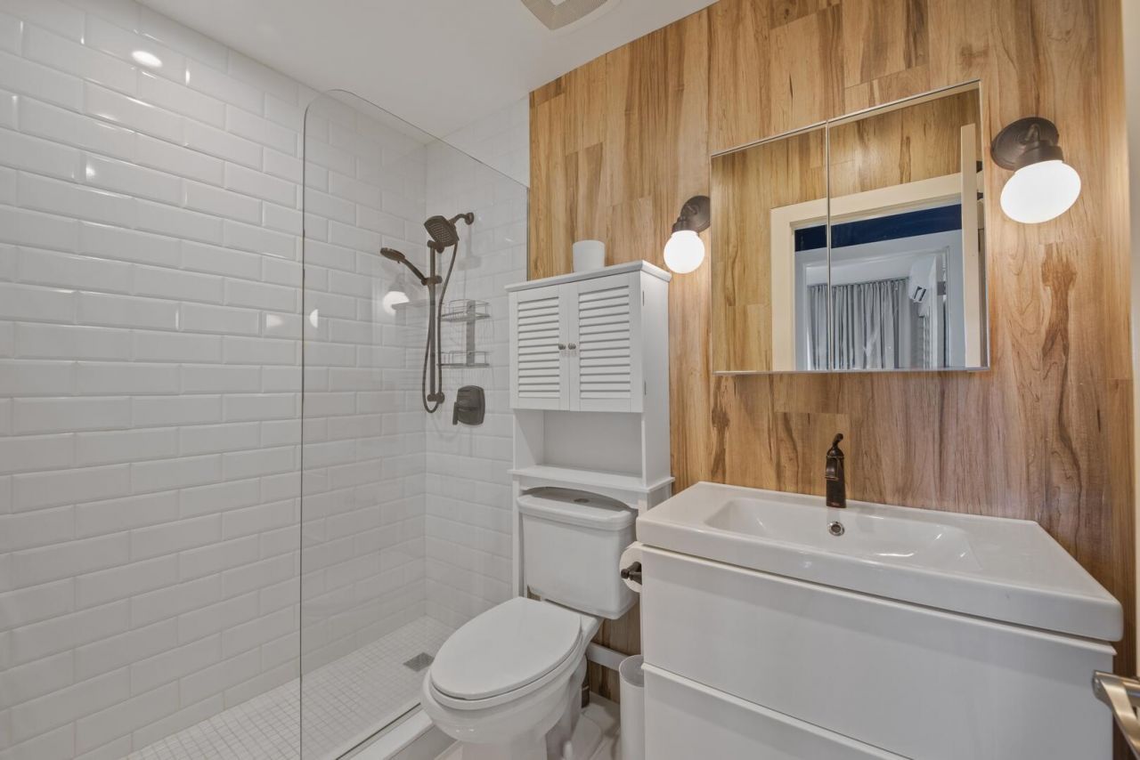 900 Atlantic Shores Boulevard, Unit 202, Hallandale Beach, FL 33009 Photo