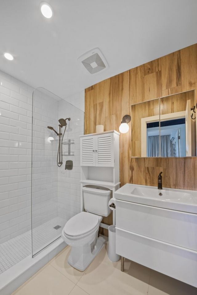 900 Atlantic Shores Boulevard, Unit 202, Hallandale Beach, FL 33009 Photo