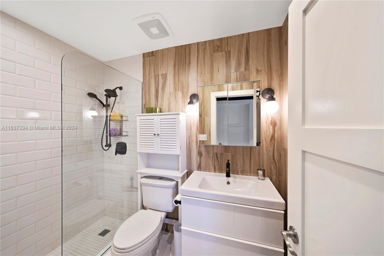 900 Atlantic Shores Boulevard, Unit 202, Hallandale Beach, FL 33009 Photo