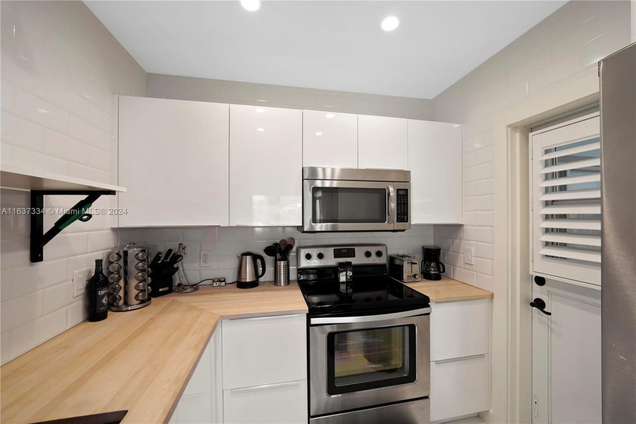 900 Atlantic Shores Boulevard, Unit 202, Hallandale Beach, FL 33009 Photo