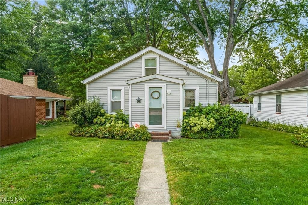 35 Bayview Beloit, OH 44609